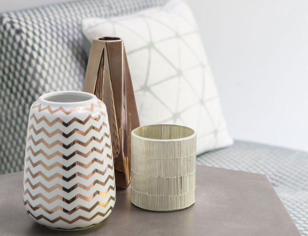 Side table and vases design