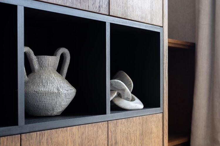 Vases in unit
