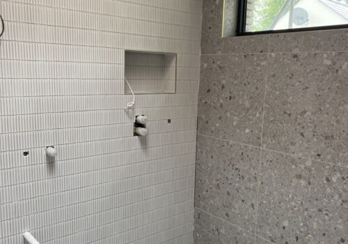 Choosing grout for bathroom interior design