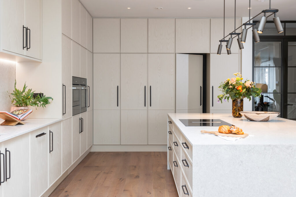 Contemporary Kitchen Designed Bespoke by Pfeiffer Design. Neutral colour palette with warm lighting design