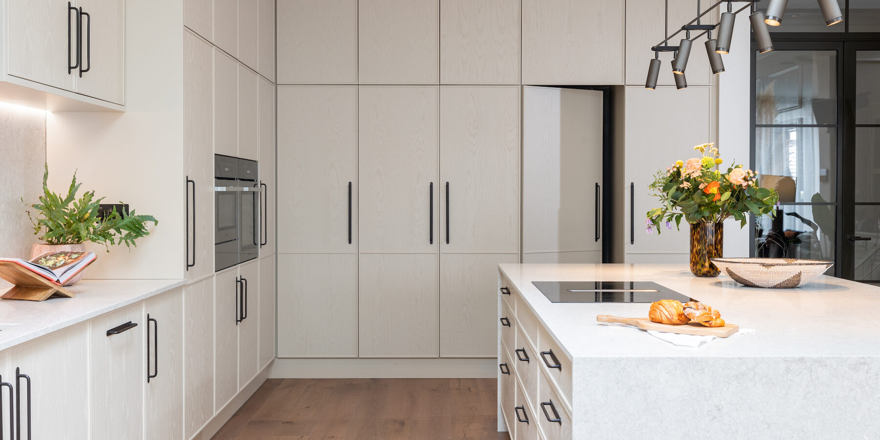 Contemporary Kitchen Designed Bespoke by Pfeiffer Design. Neutral colour palette with warm lighting design