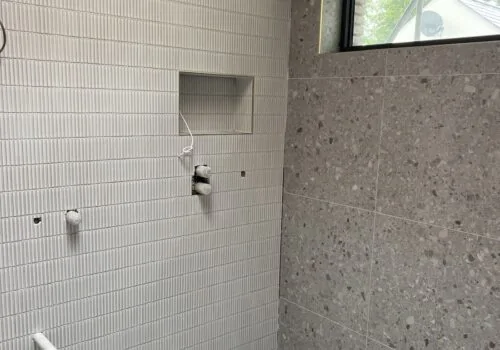 Choosing grout for bathroom interior design
