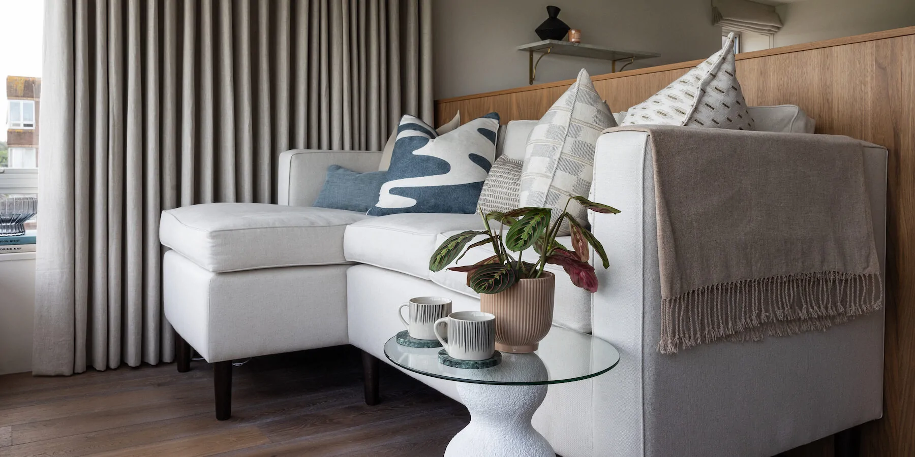 cricket paradise in Sussex hove. raised living room viewing platform for cricket watching