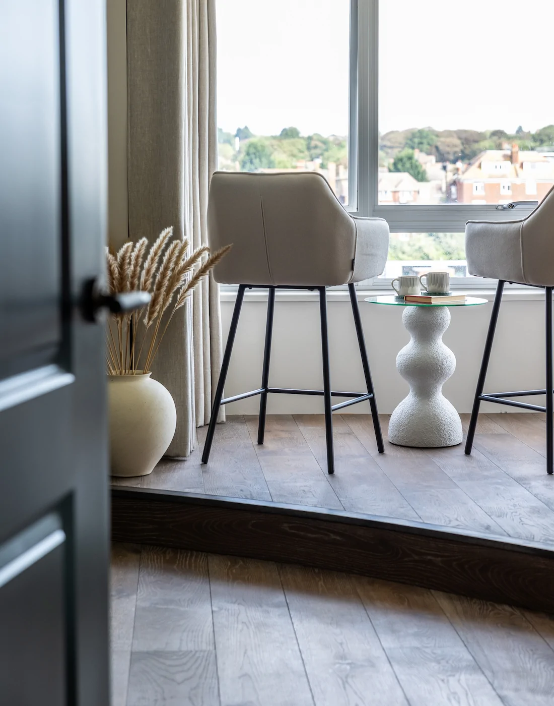 cricket paradise in Sussex hove. raised living room viewing platform for cricket watching