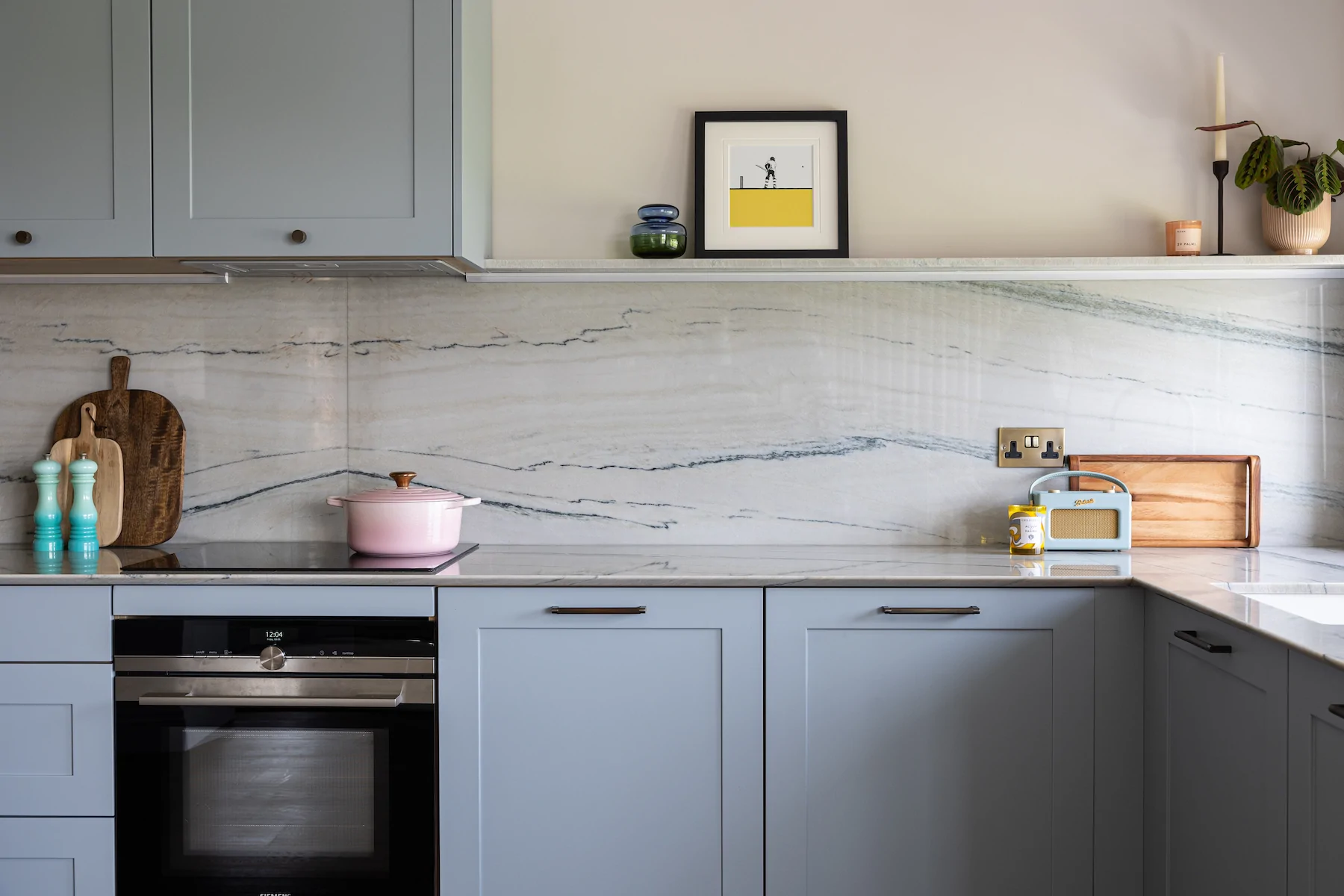 cricket paradise in Sussex hove. raised living room viewing platform for cricket watching. Bespoke kitchen