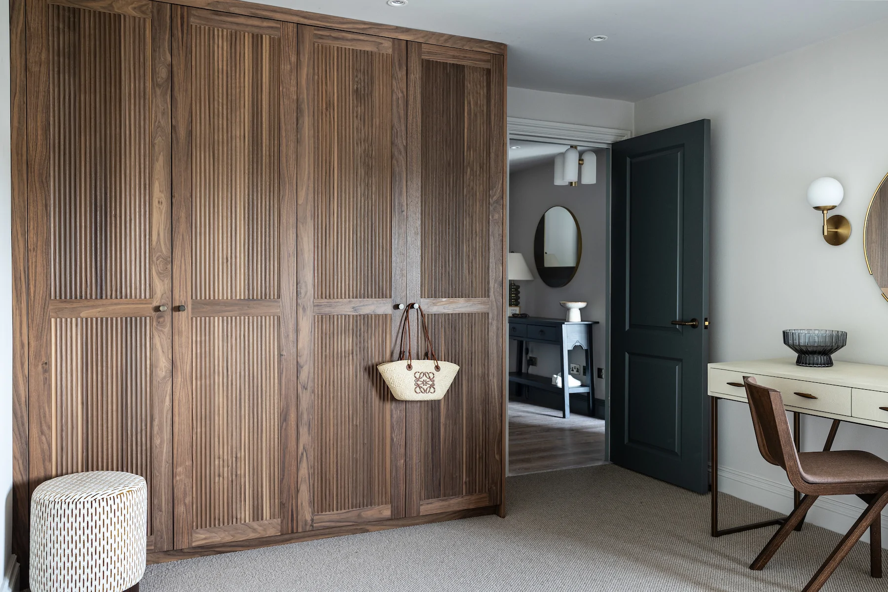 cricket paradise in Sussex hove. raised living room viewing platform for cricket watching. Bespoke fitted wardrobes