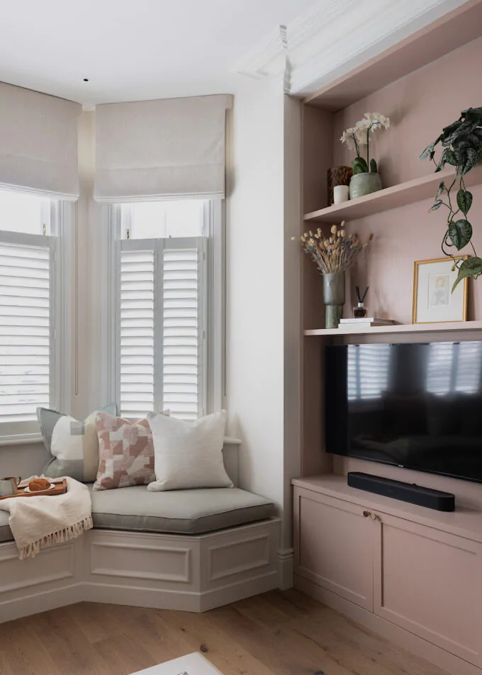 Contemporary living room with bespoke joinery and lighting design by Pfeiffer Design. Bespoke window treatments, neutral colour palette with warmth. Bespoke upholstered bench and bench cushion
