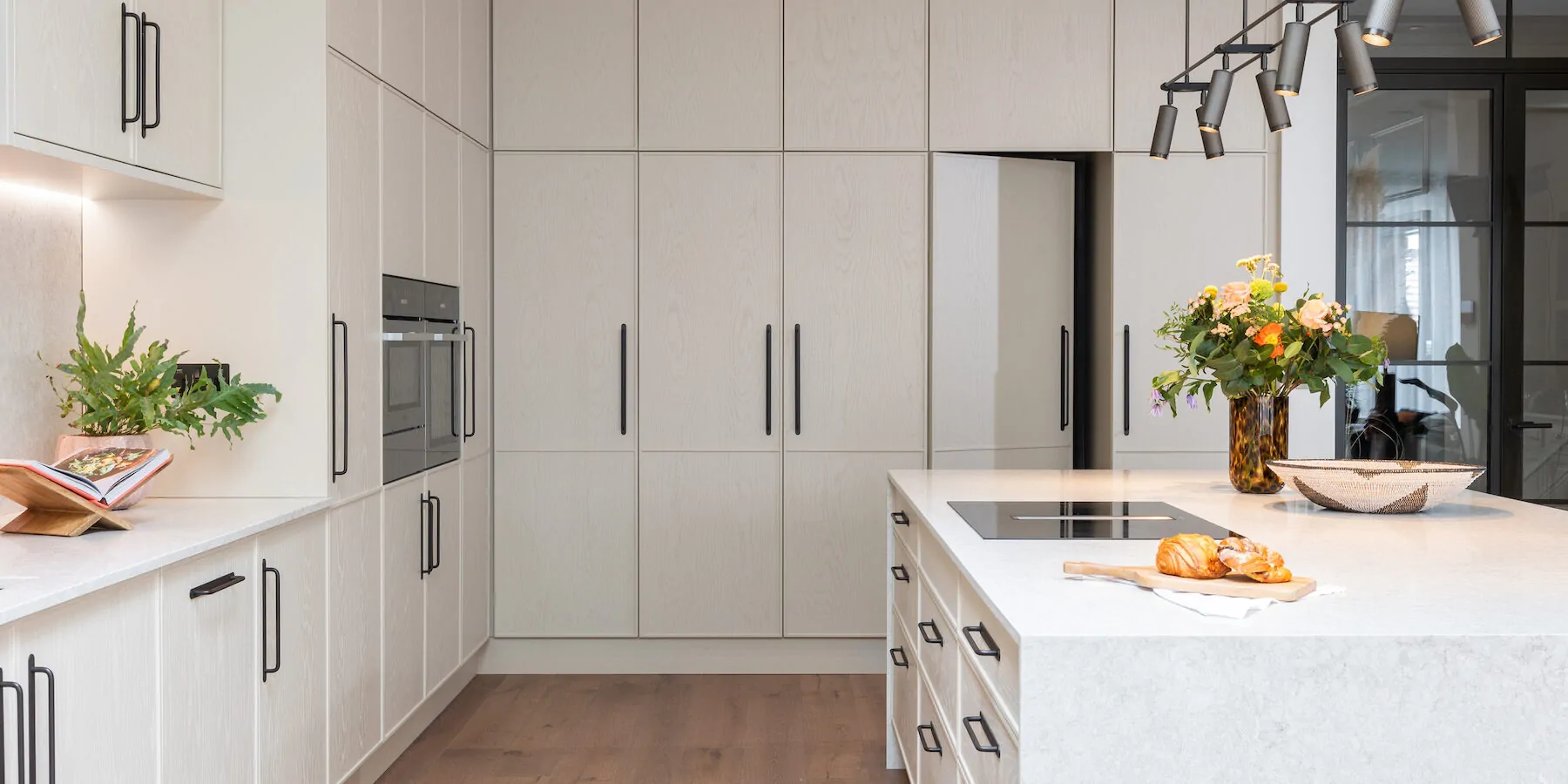 Contemporary Kitchen Designed Bespoke by Pfeiffer Design. Neutral colour palette with warm lighting design